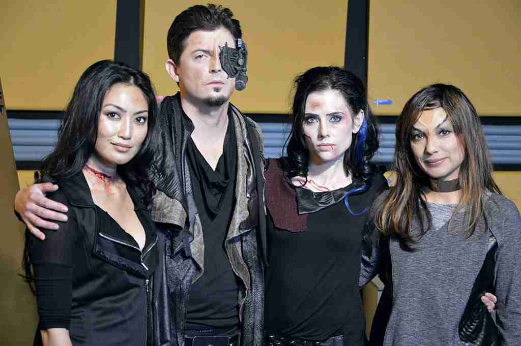 Ronara (Chasty Ballesteros), Icheb (Manu Intiraymi), Lexxa Singh (Adrienne Wilkinson) and T'Leah (Larissa Gomes)