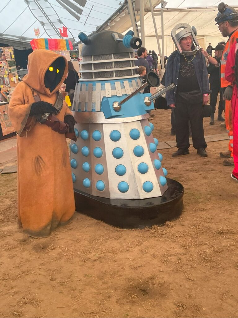 The Jawa and the Dalek meet - Comic Con 25