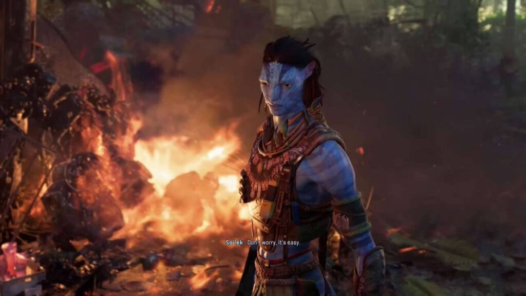 So'lek on the battlefield with fire behind him - Avatar: Frontiers of Pandora 