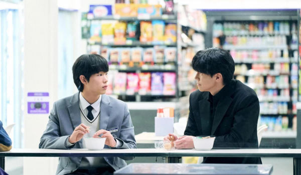 Na Hwa-jin sharing a meal with a troubled student in a convenience store - Teach You A Lesson