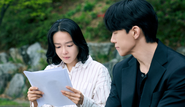 Na Hwa-jin (R) comforting a troubled teacher at an all girls high school - Teach You A Lesson